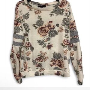 Flower crew neck